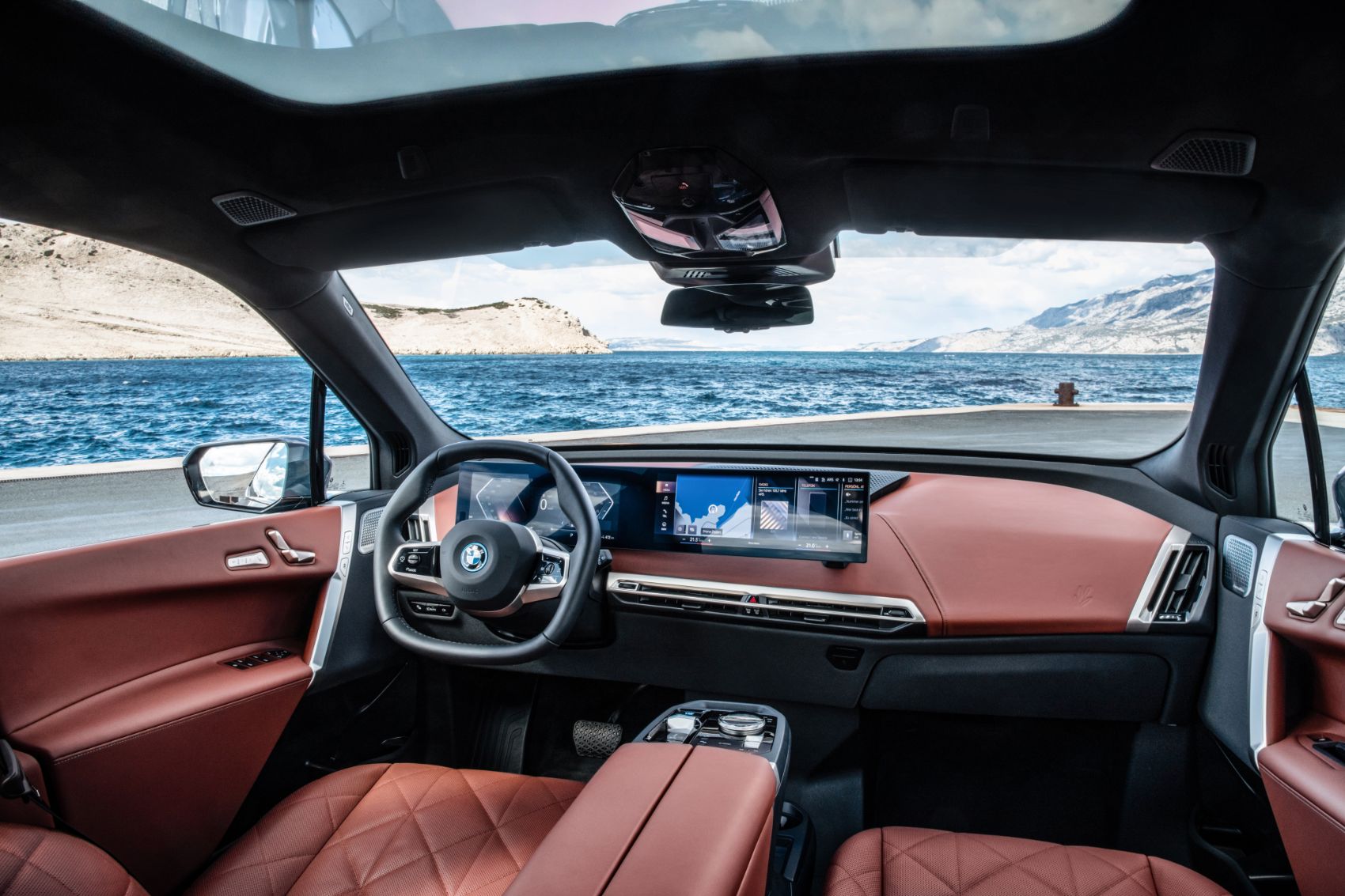 2022 BMW iX xDrive50 interior layout.