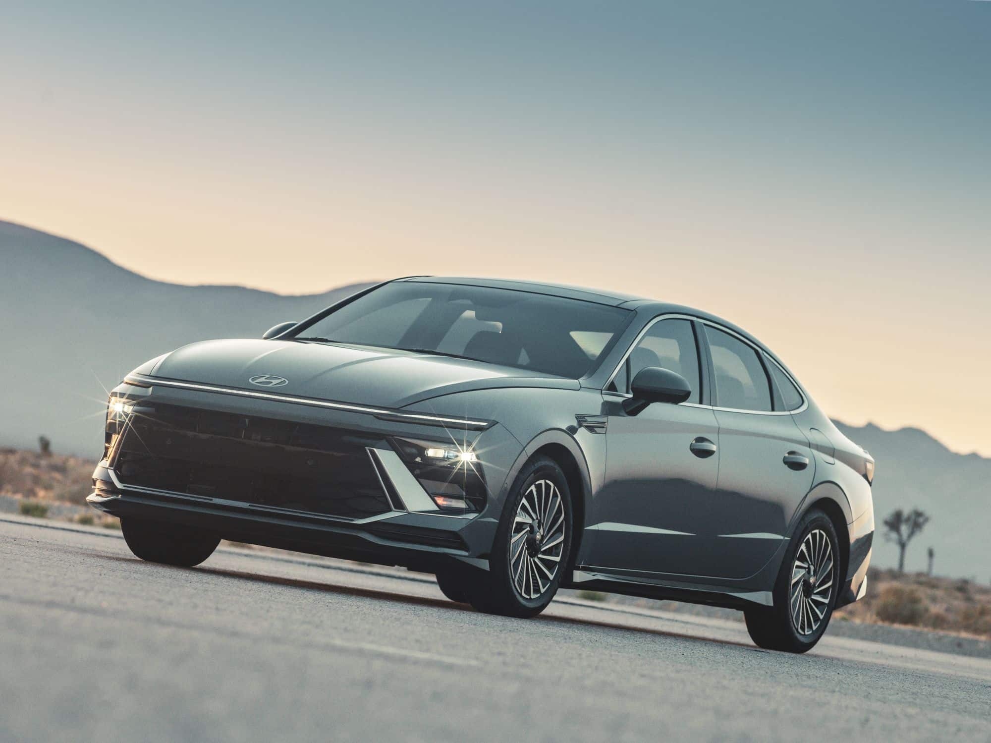 2024 Hyundai Sonata Hybrid Limited 4