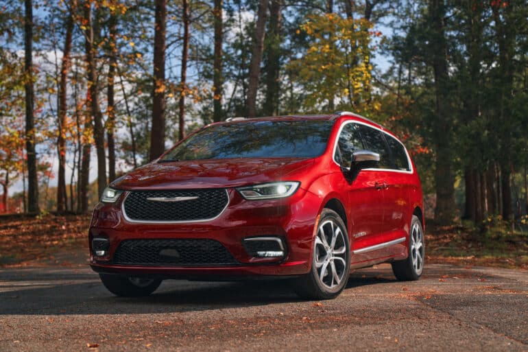 2025 Chrysler Pacifica 3