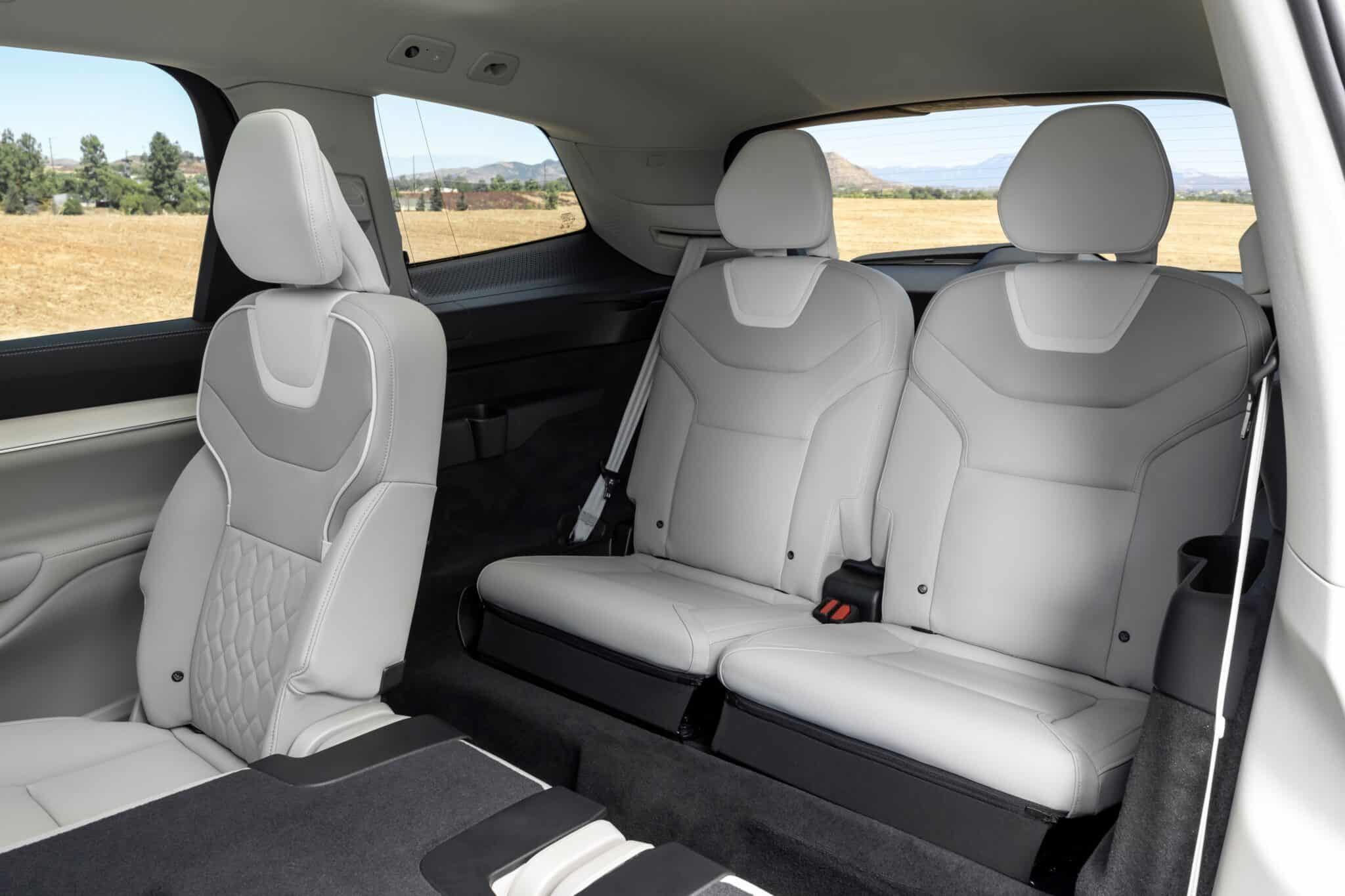 2025 Volvo EX90 27 scaled