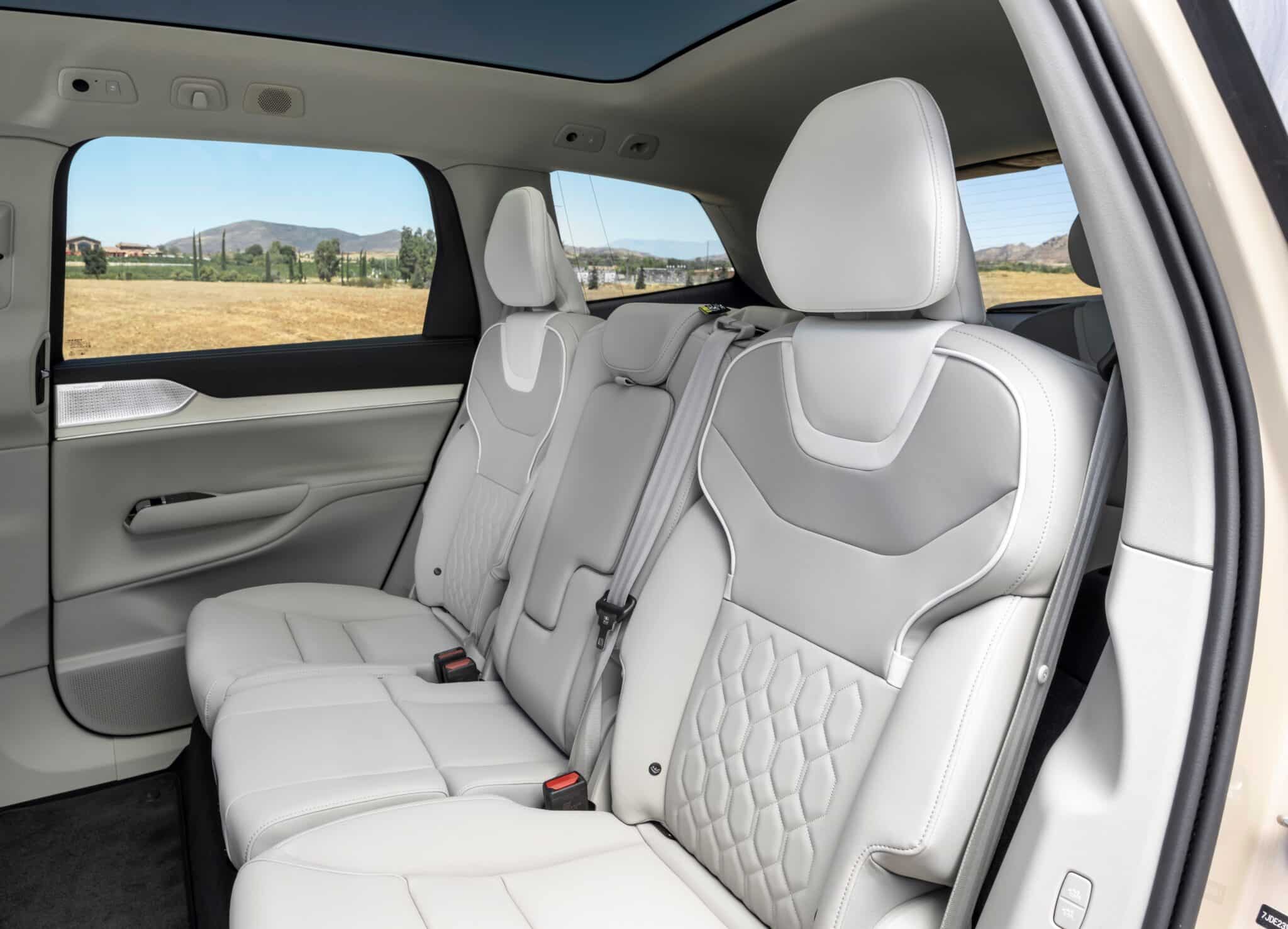 2025 Volvo EX90 28 scaled