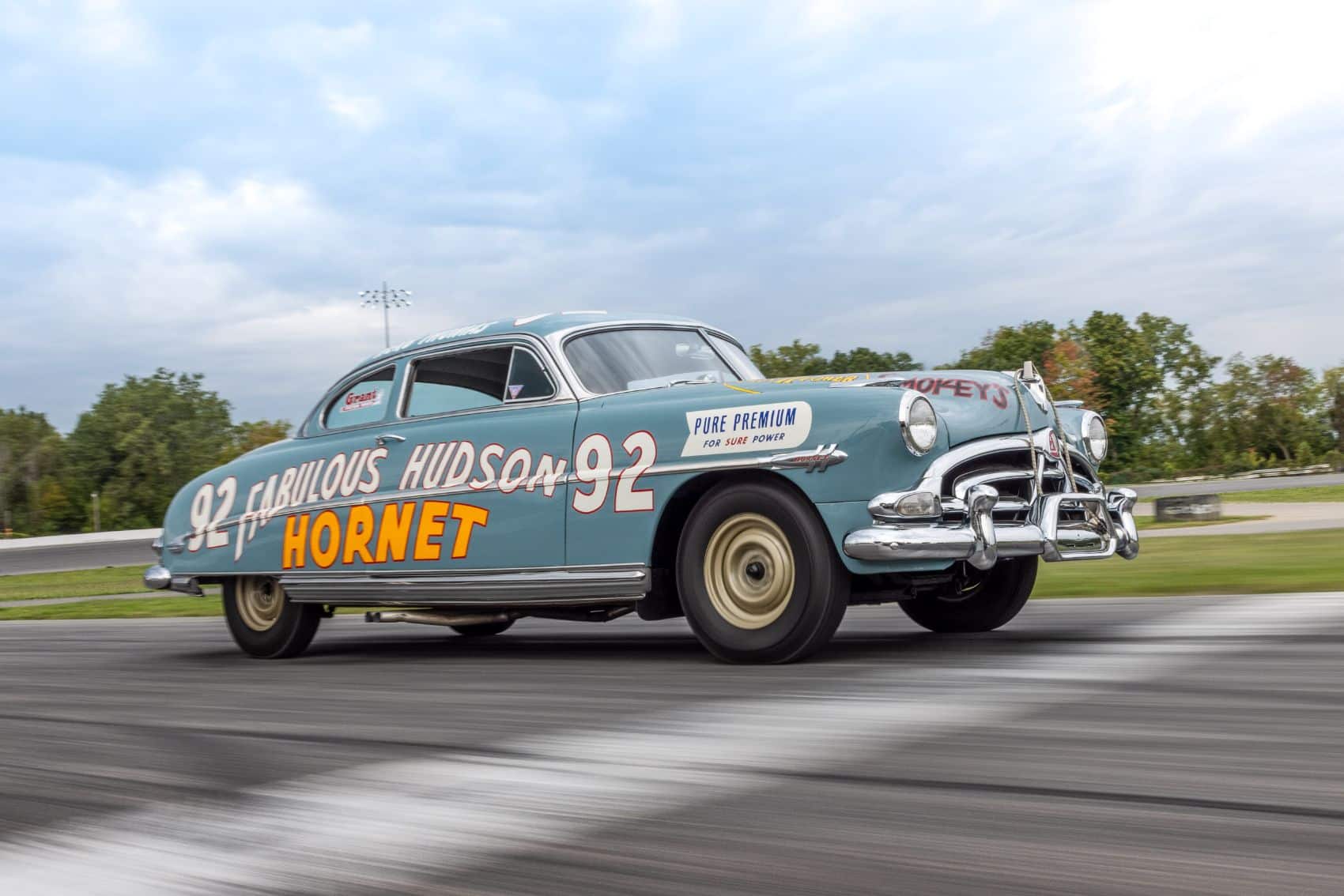Hudson Hornet on the track. Screenshot from The Fabulous Hudson Hornet.